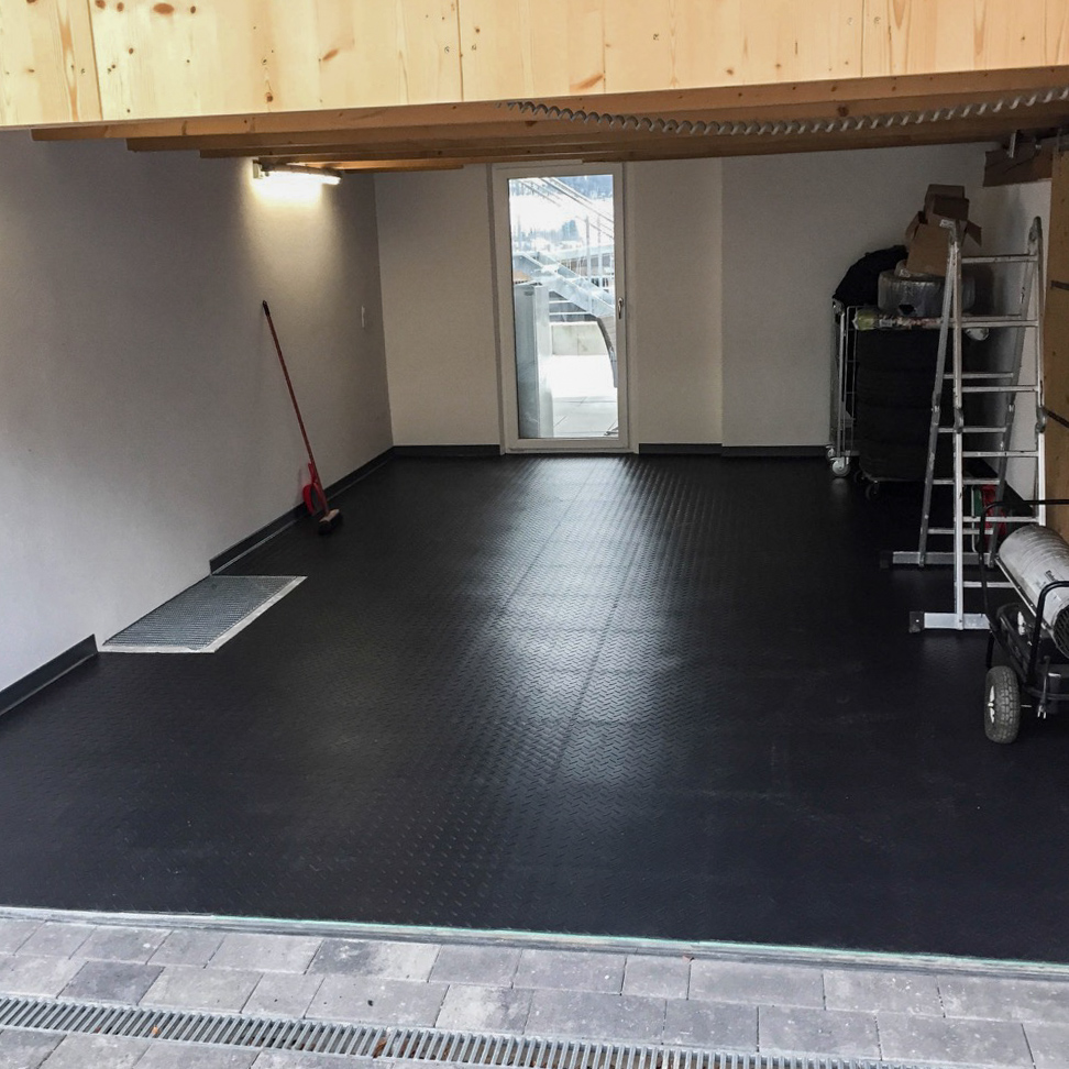 Habillage de sols de garage en dalle PVC spécial garage haute résistance, gamme Module Floors à Saint-Croix-en-Plaine près de Colmar