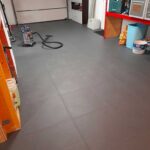 Habillage de sols de garage en dalle PVC spécial garage haute résistance, gamme Module Floors à Saint-Croix-en-Plaine près de Colmar