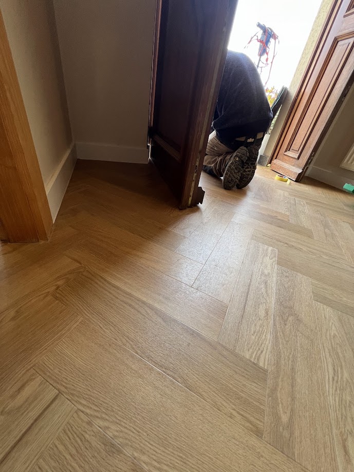 Installation de Lames PVC Effet Parquet en Chevrons à Wittenheim : Expert Sol Vinyle près de Mulhouse